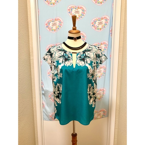 🌈 Beautiful Flower Art top - Picture 2 of 8